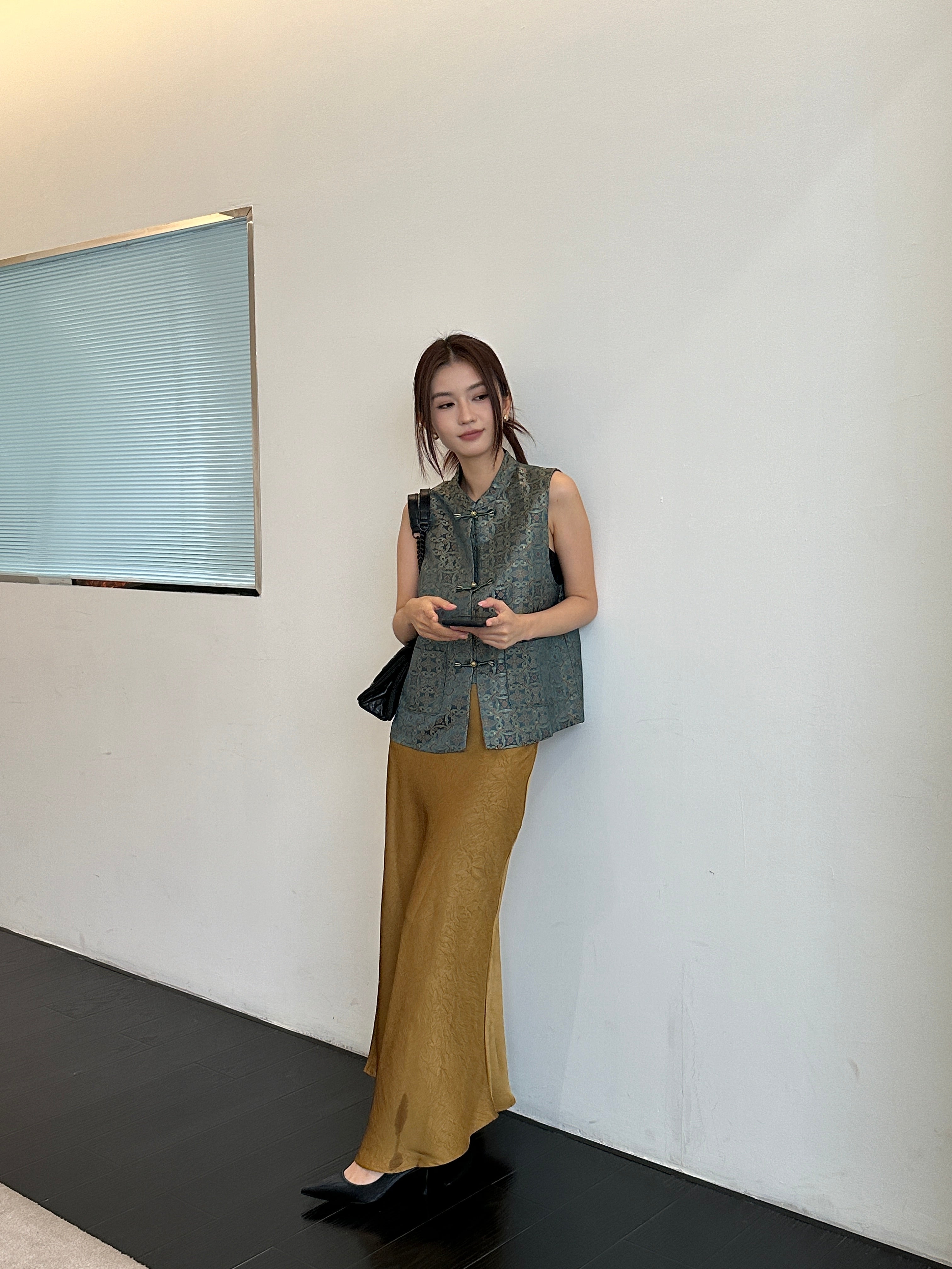 Embossed oriental skirt (PREORDER/ 2 colours)