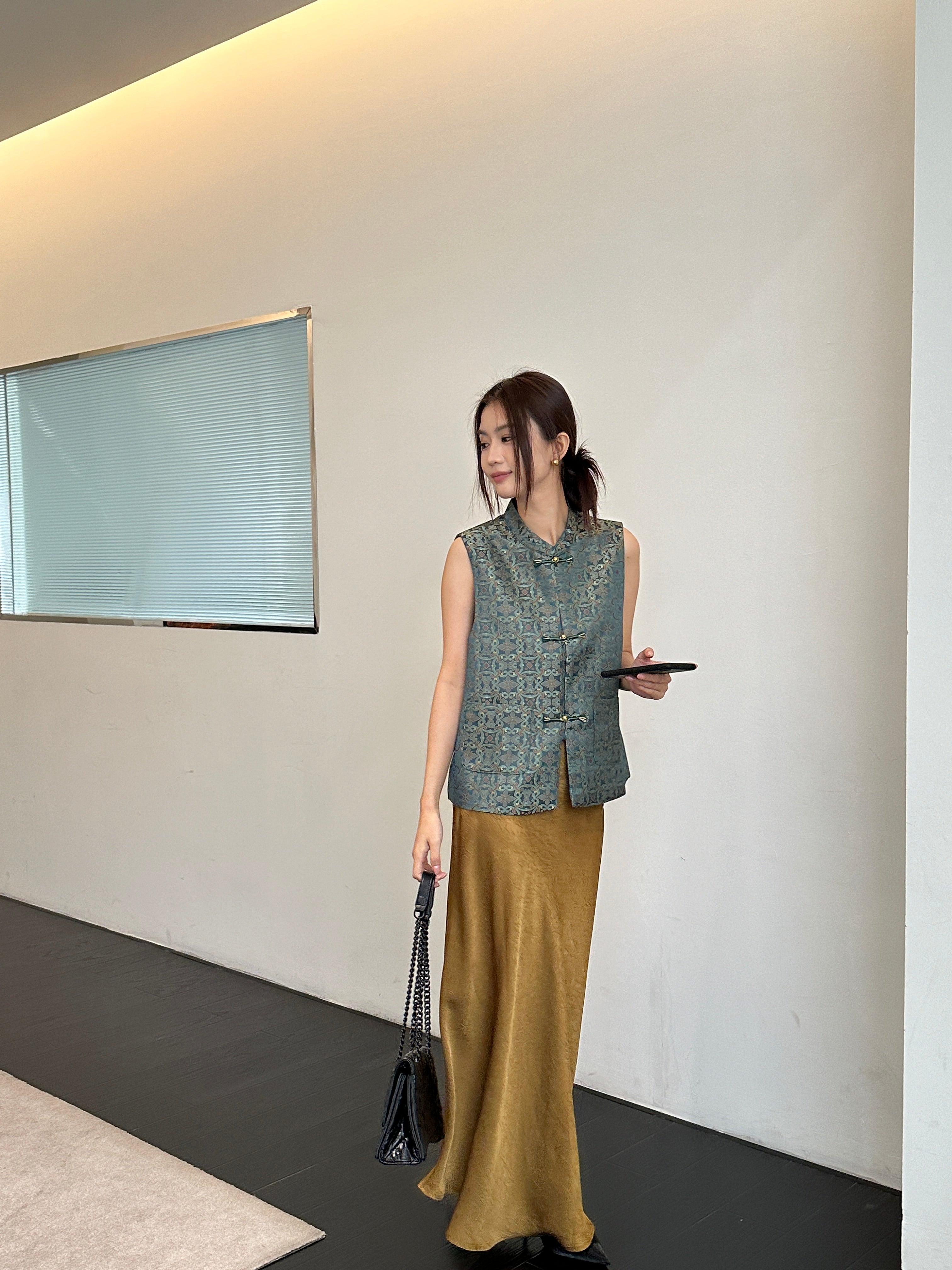 Embossed oriental skirt (PREORDER/ 2 colours)