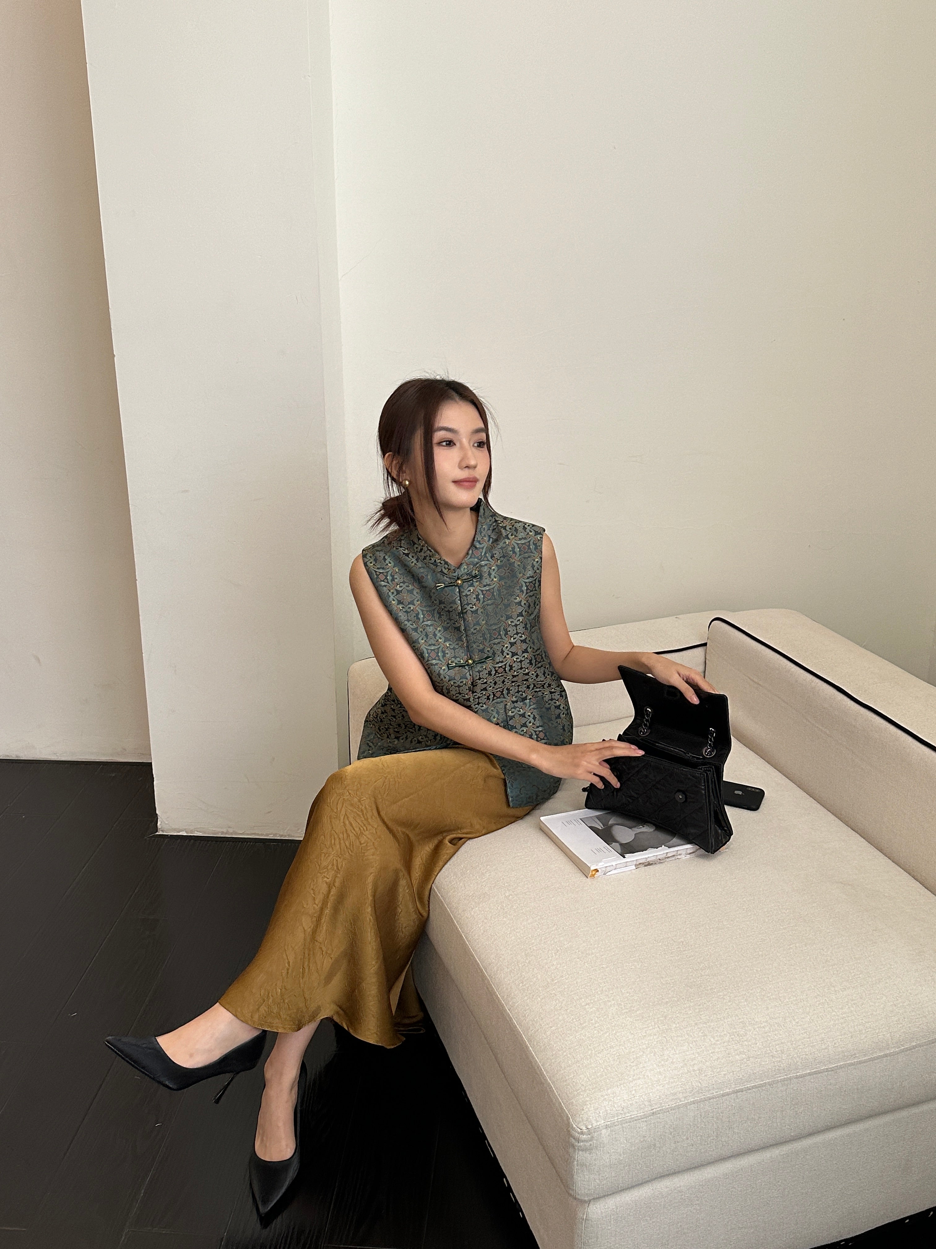 Embossed oriental skirt (PREORDER/ 2 colours)