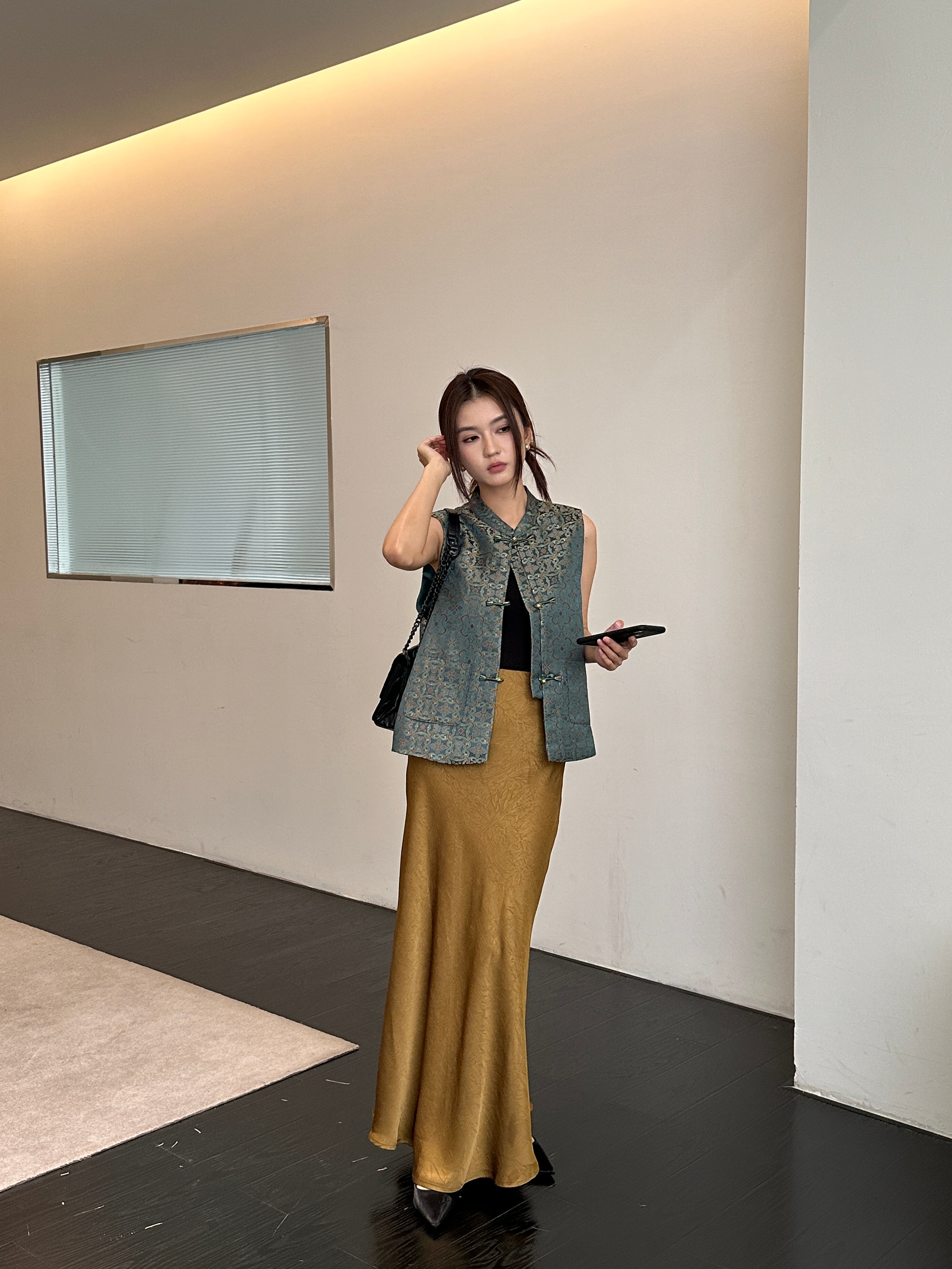 Embossed oriental skirt (PREORDER/ 2 colours)