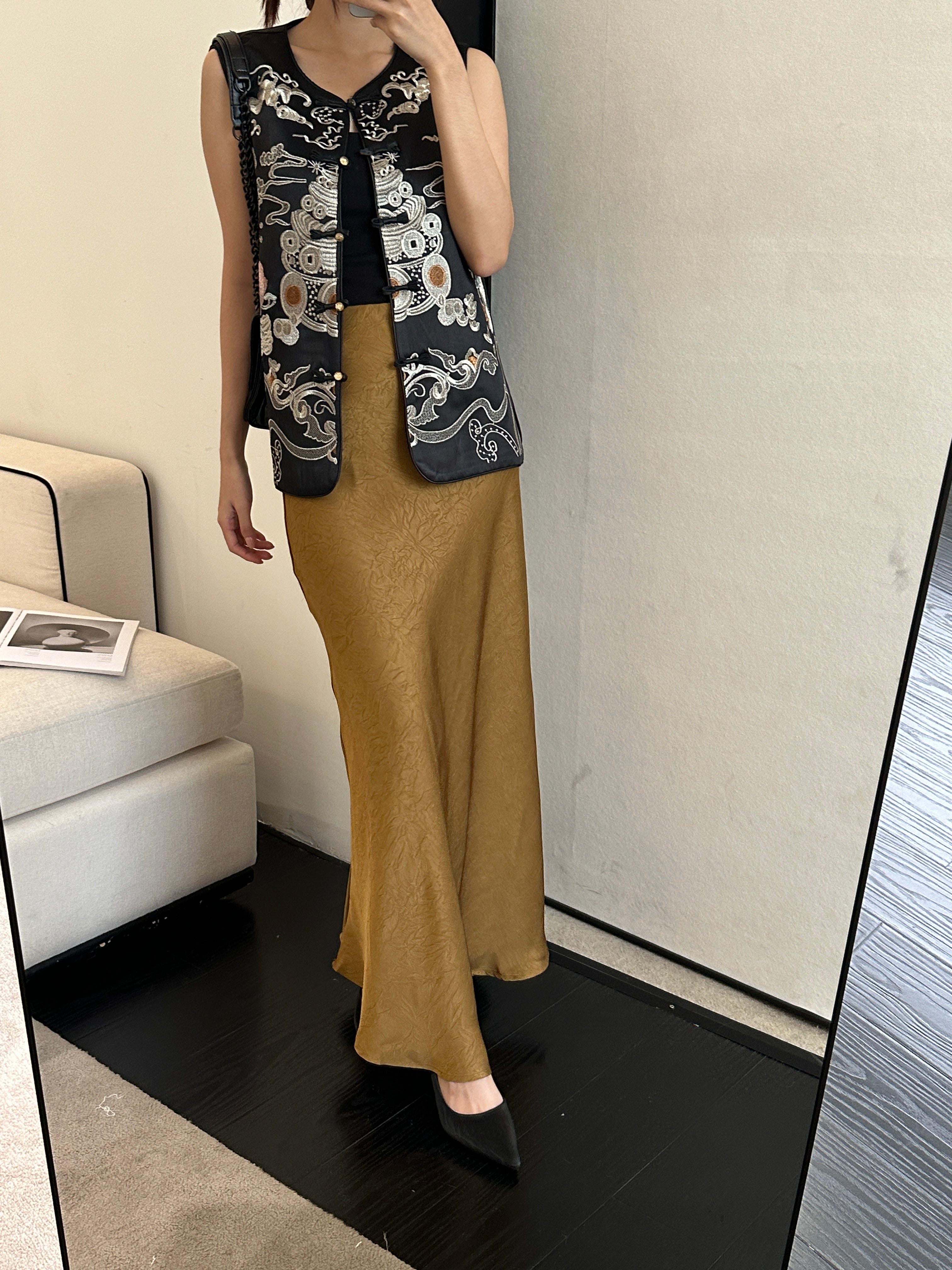 Embossed oriental skirt (PREORDER/ 2 colours)