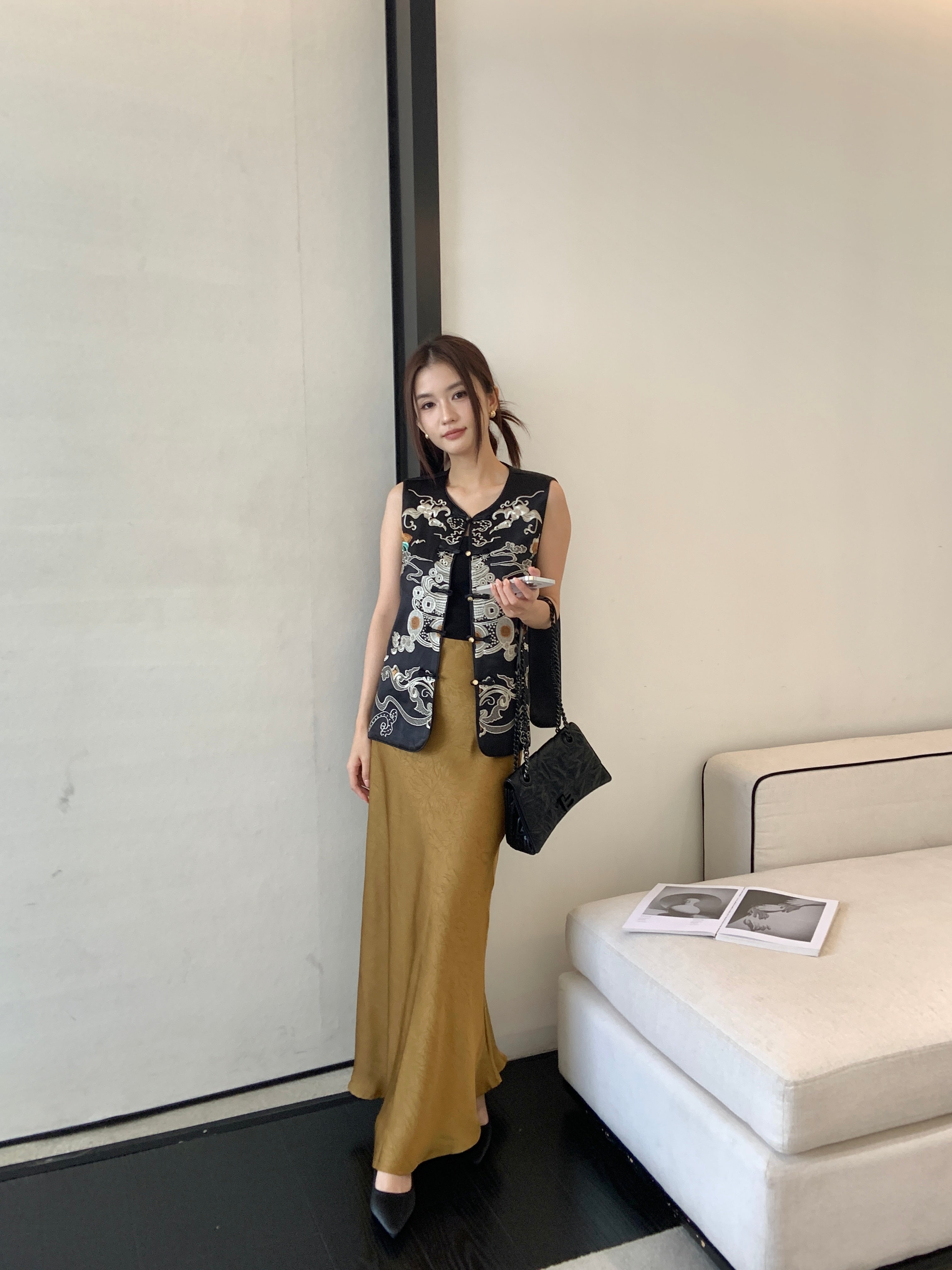 Embossed oriental skirt (PREORDER/ 2 colours)