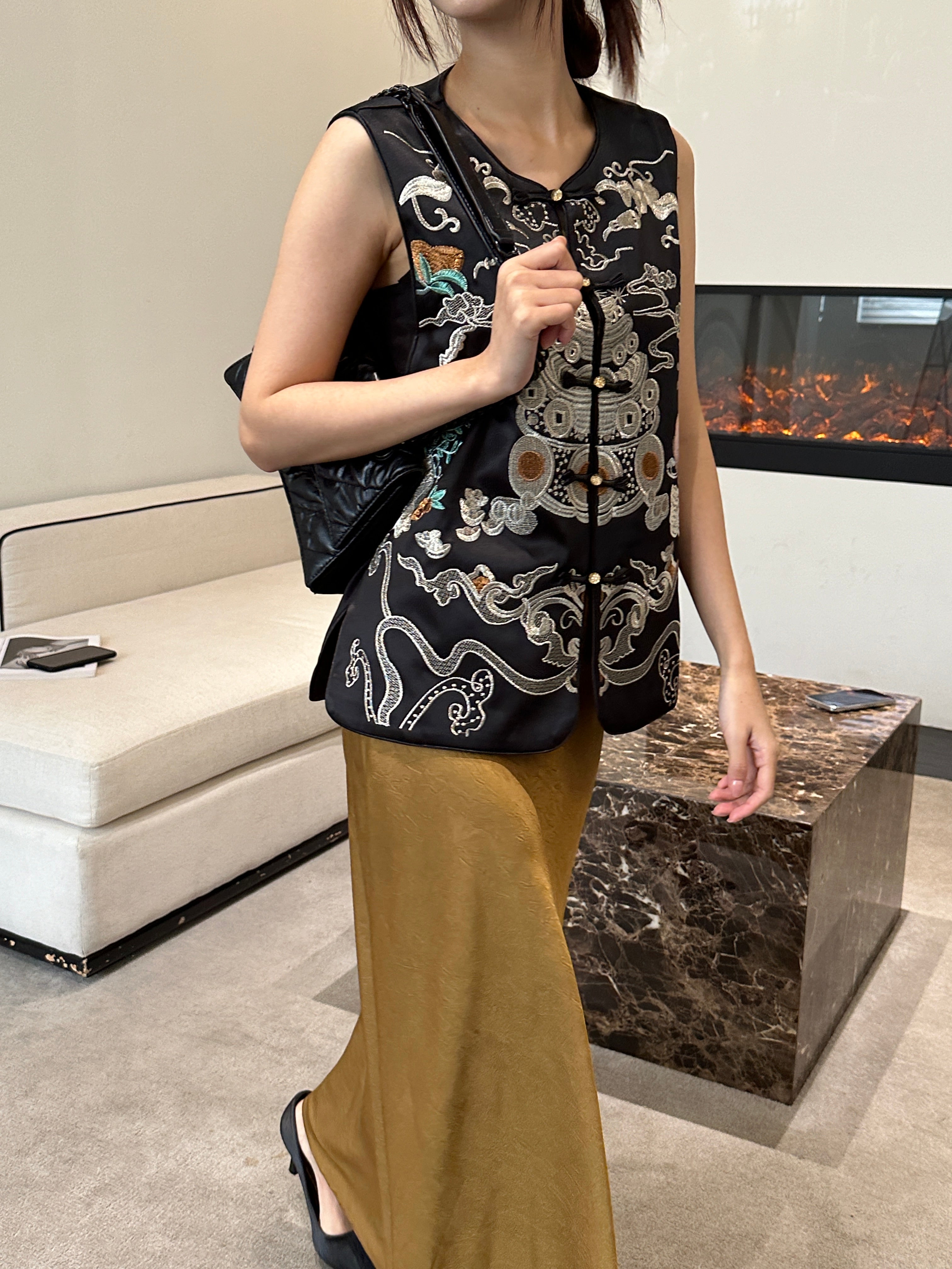 Embossed oriental skirt (PREORDER/ 2 colours)