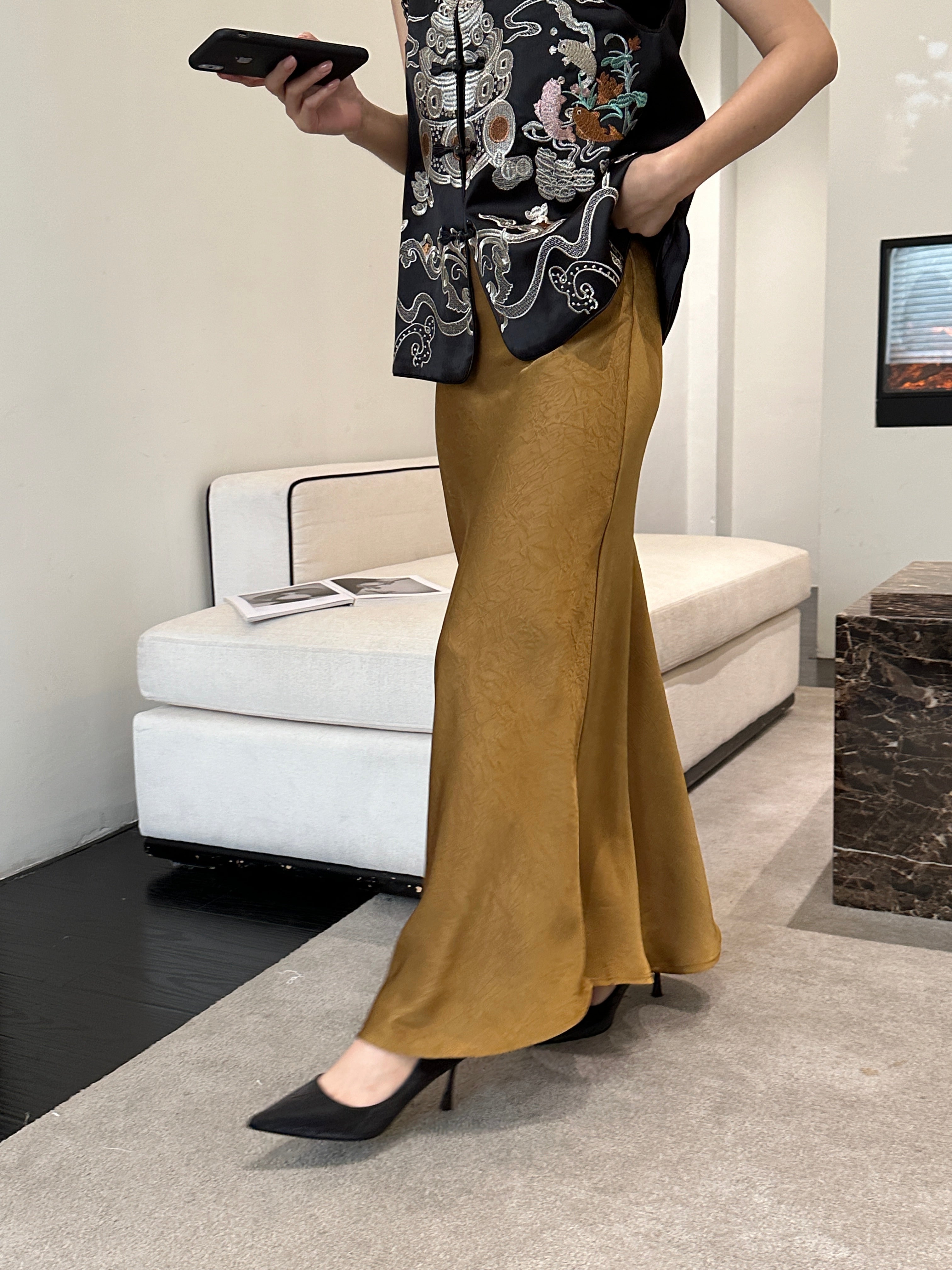 Embossed oriental skirt (PREORDER/ 2 colours)