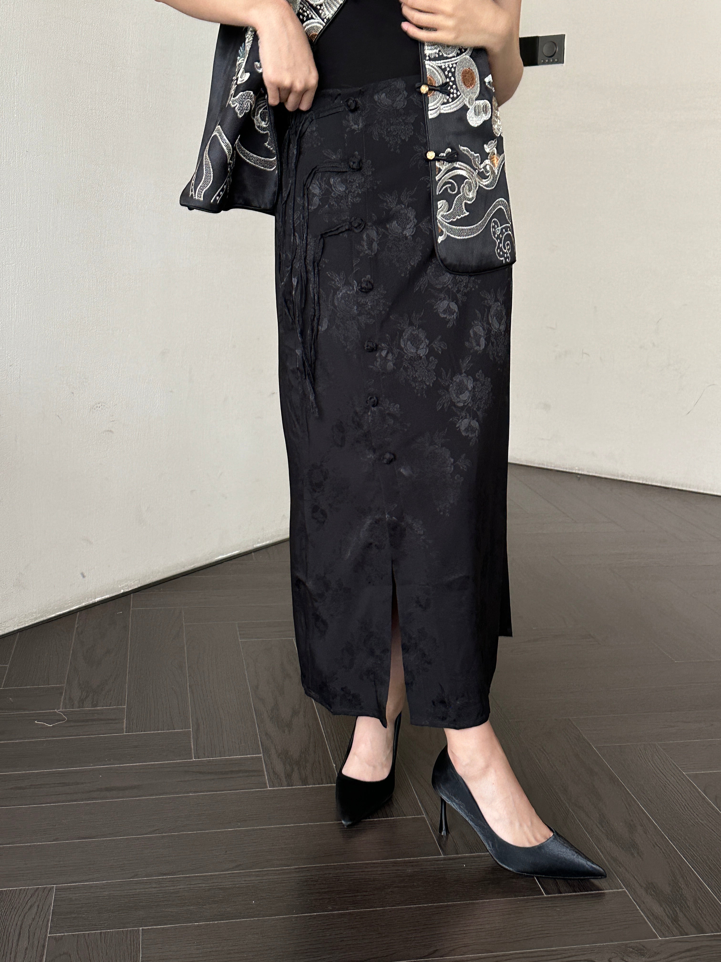 Oriental skirt (ready stock in black (M)/ 2 colours)