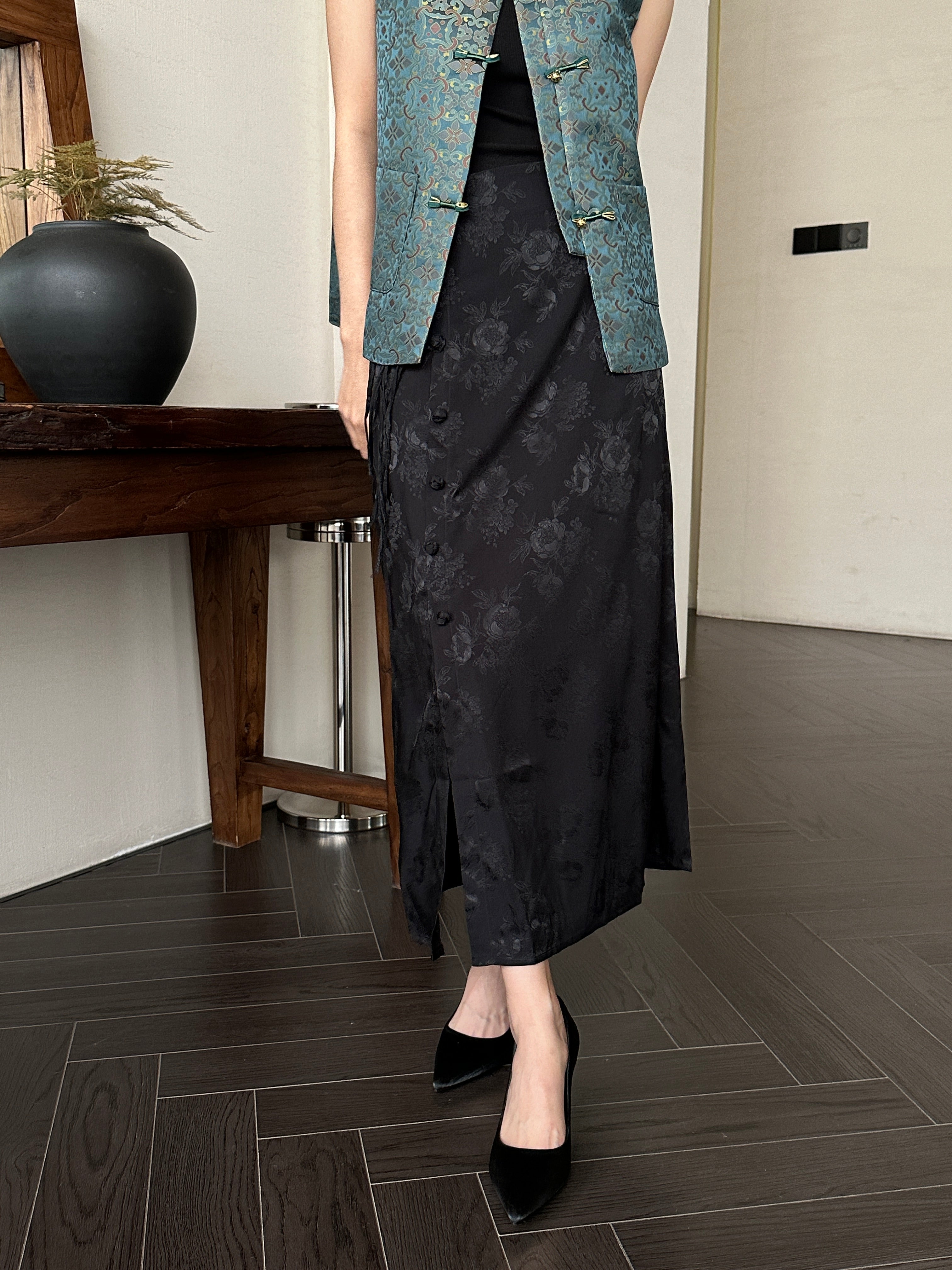 Oriental skirt (ready stock in black (M)/ 2 colours)