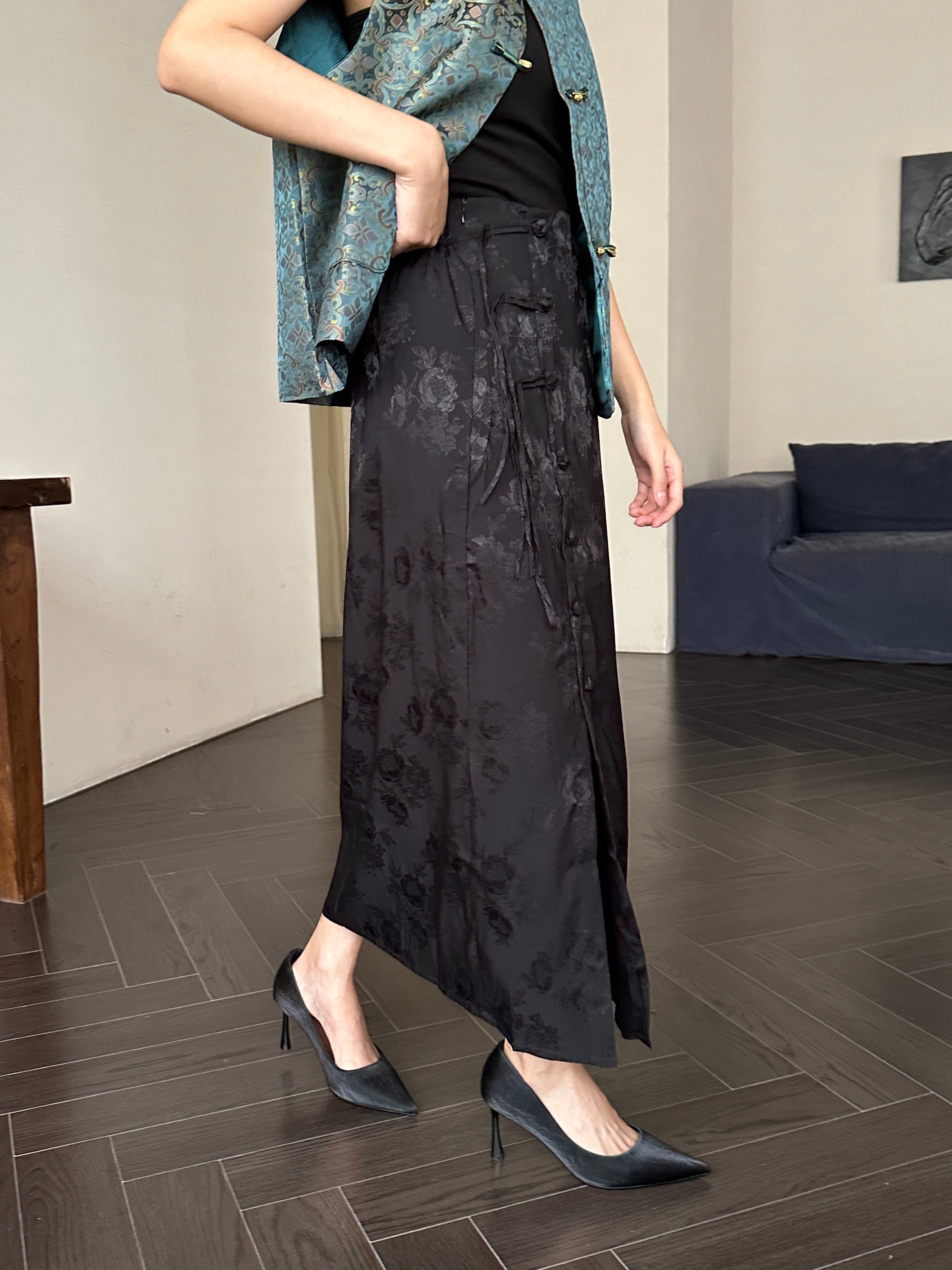 Oriental skirt (ready stock in black (M)/ 2 colours)