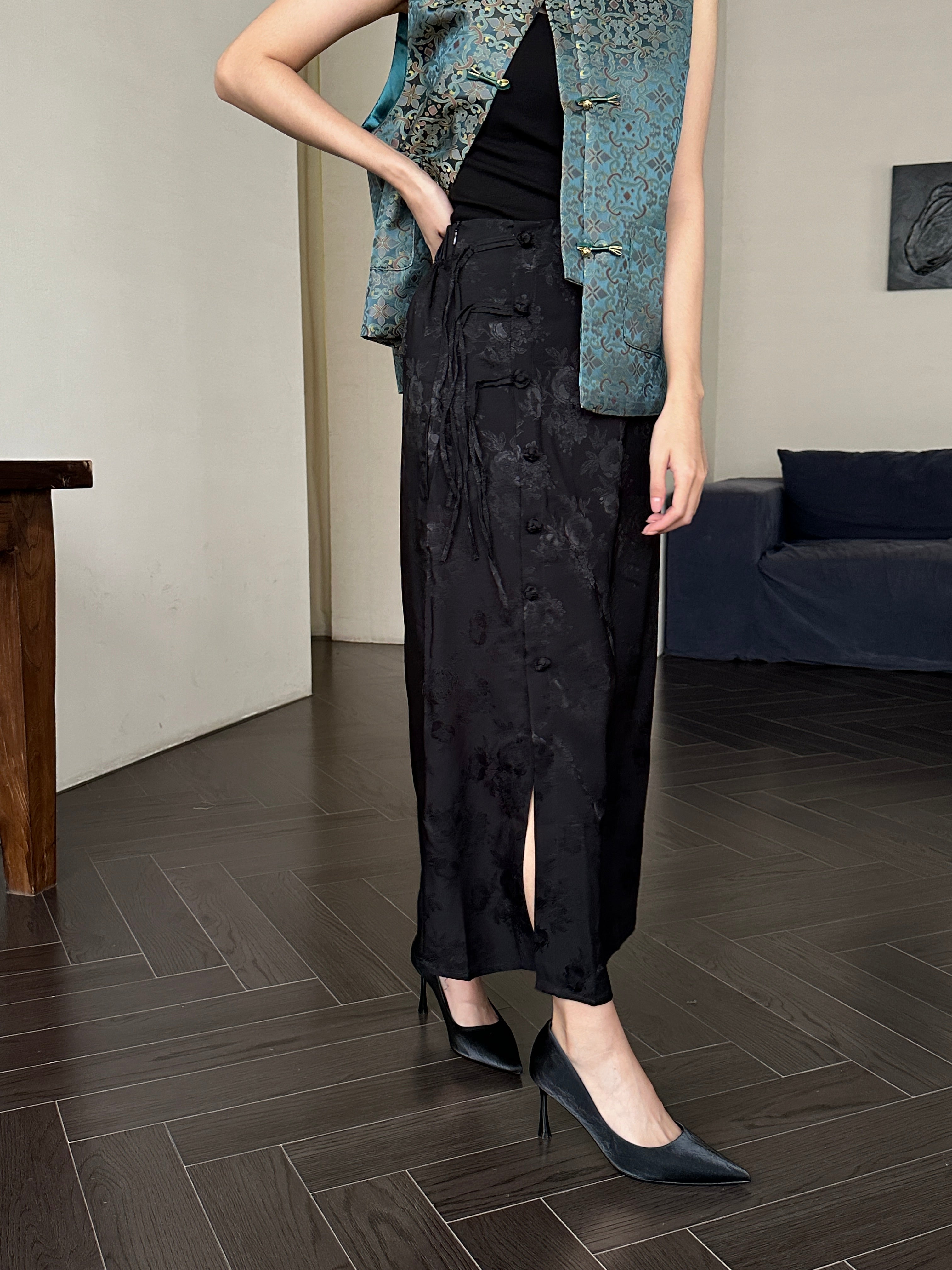 Oriental skirt (ready stock in black (M)/ 2 colours)