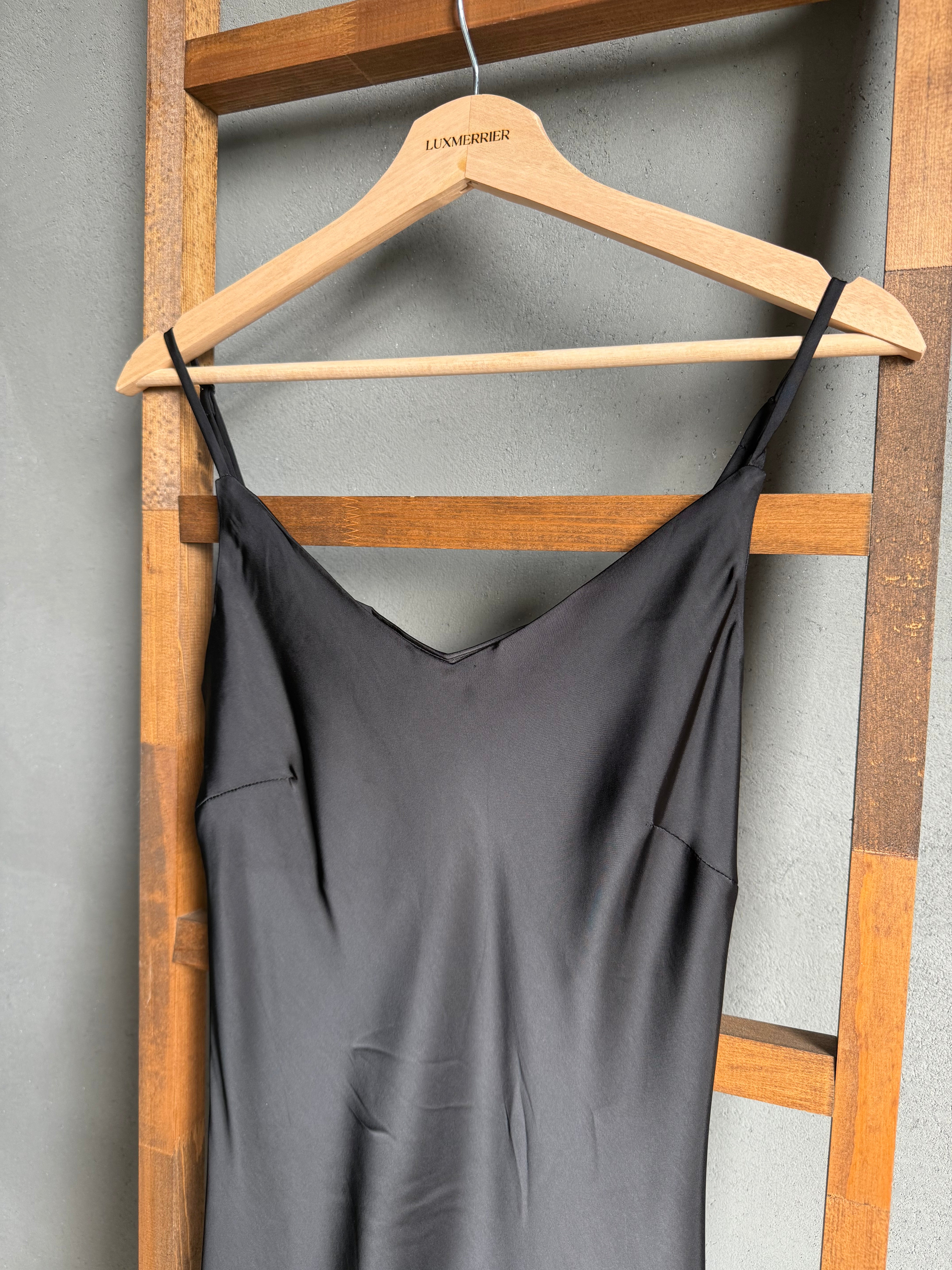 Base satin dress (ready stock in black (M)/ 3 colours)