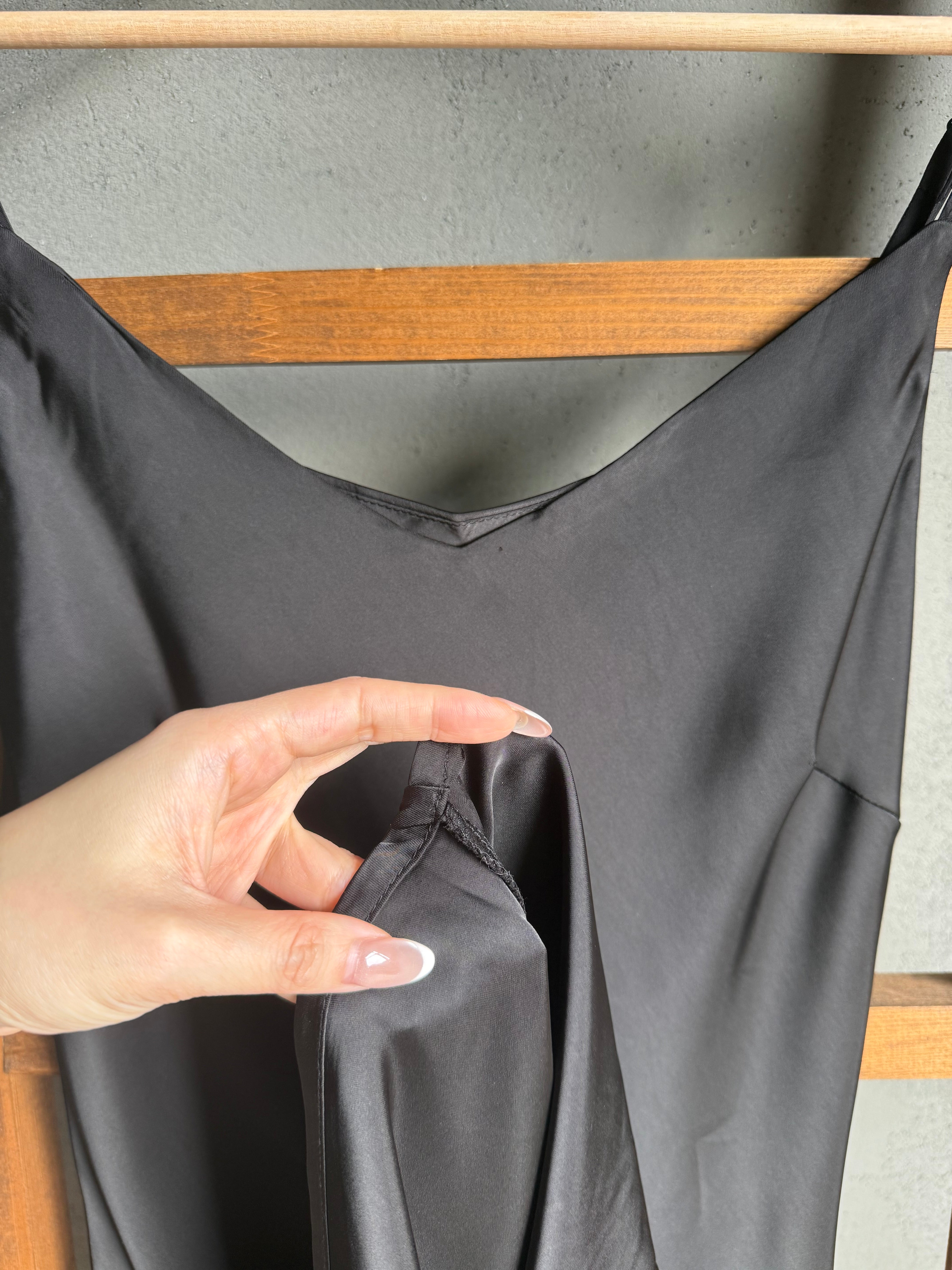 Base satin dress (ready stock in black (M)/ 3 colours)