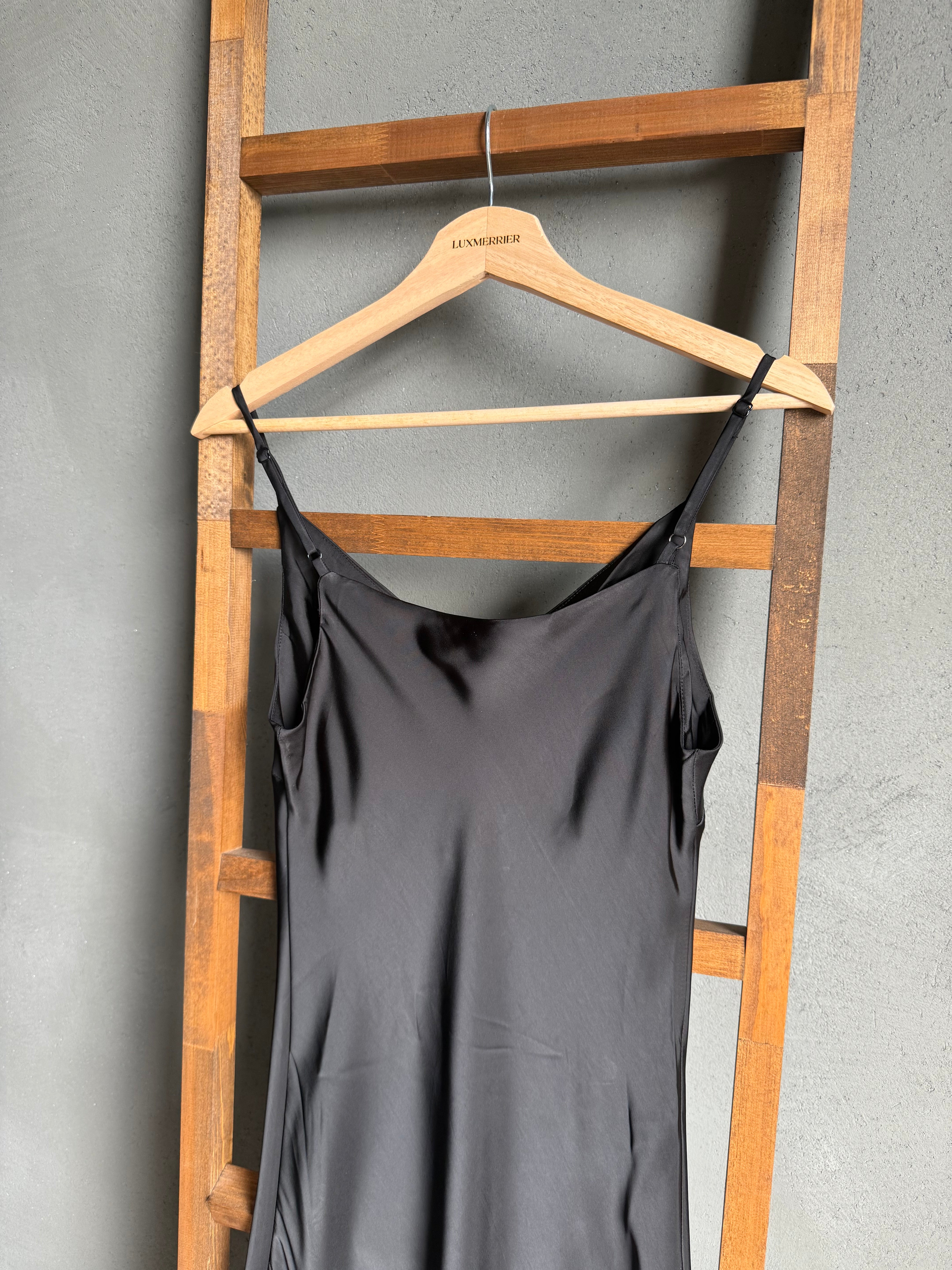 Base satin dress (ready stock in black (M)/ 3 colours)