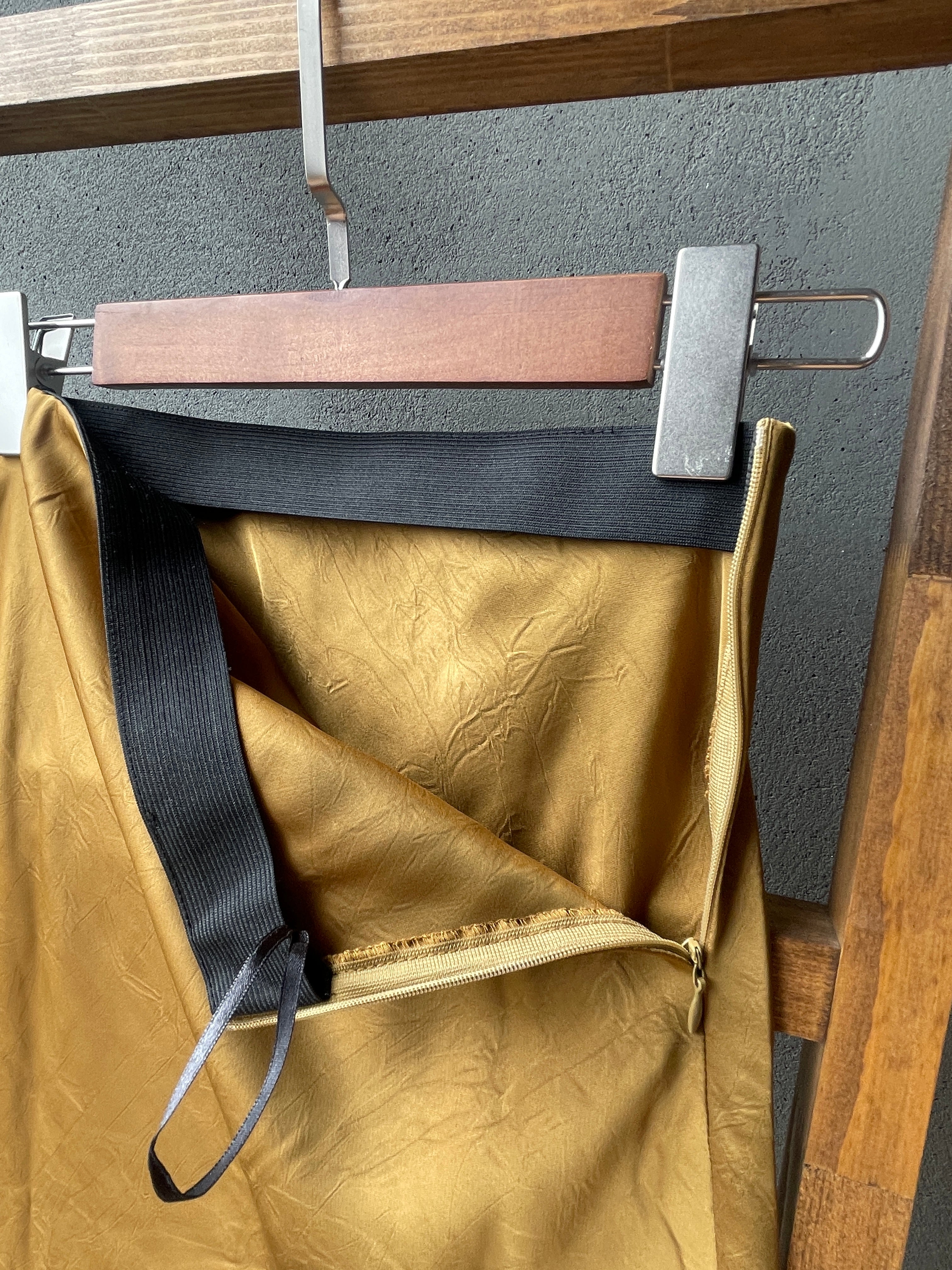 Embossed oriental skirt (PREORDER/ 2 colours)