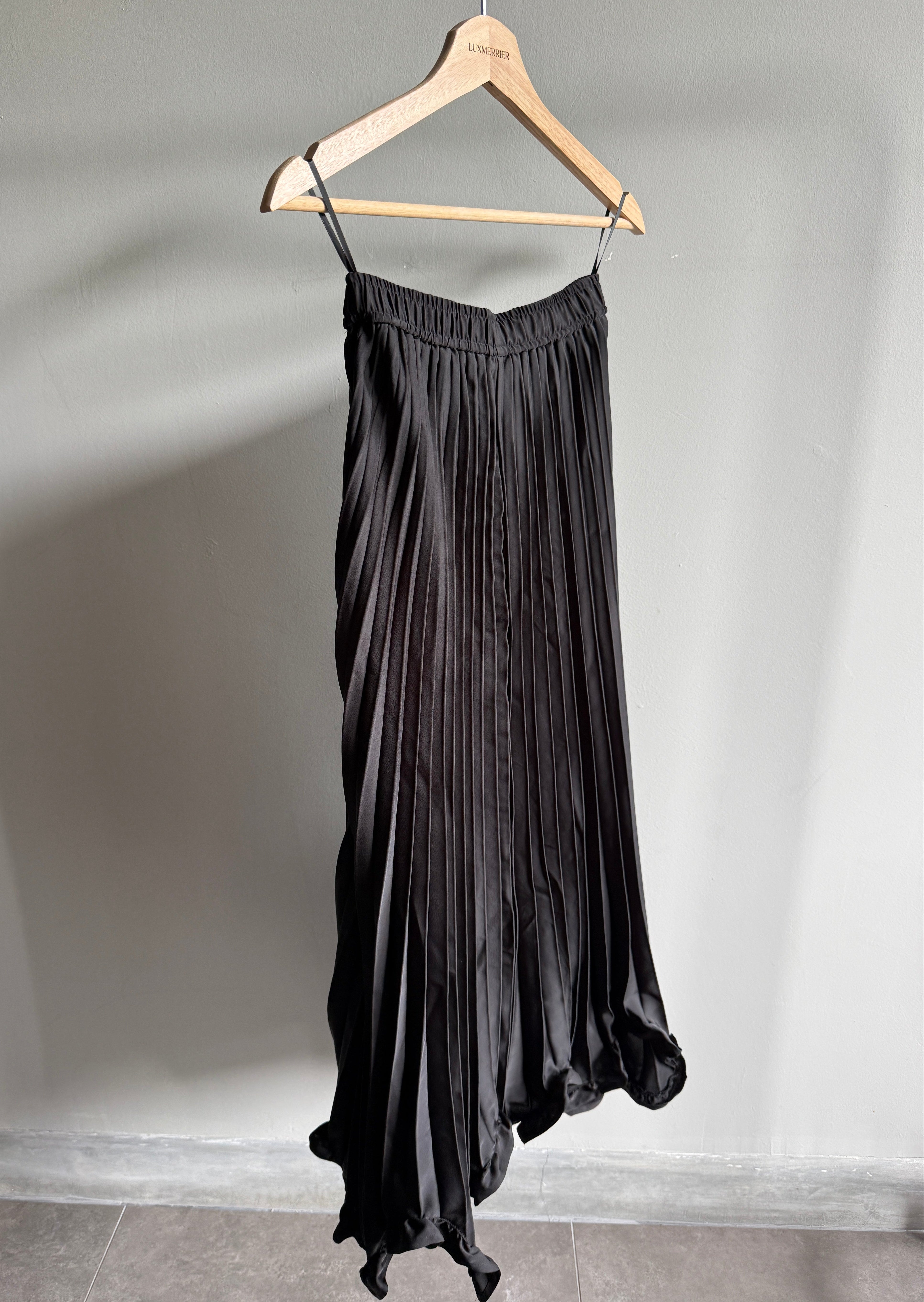 Twirl pleated skirt (preorder)