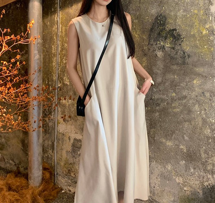 Noa minimalist dress (preorder)