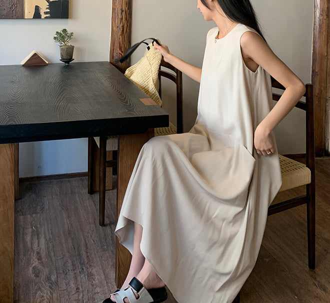 Noa minimalist dress (preorder)