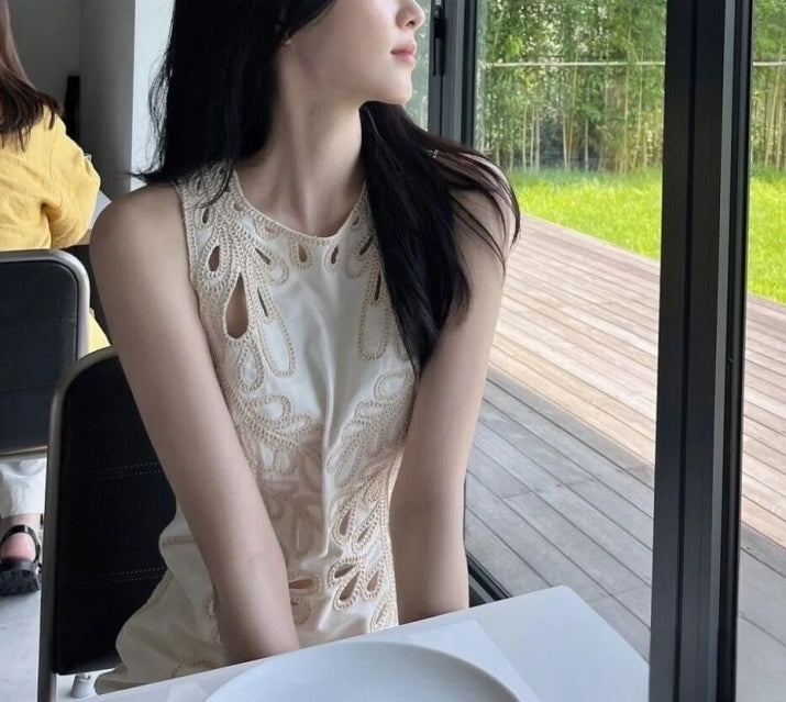 Estelle dress (ready stock in white (M)/ 2 colours)