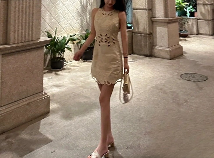 Estelle dress (ready stock in white (M)/ 2 colours)