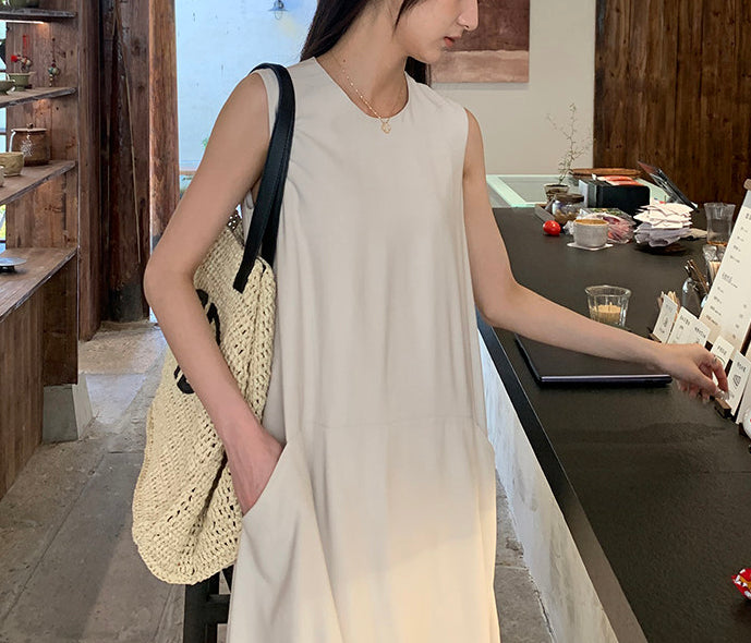 Noa minimalist dress (preorder)