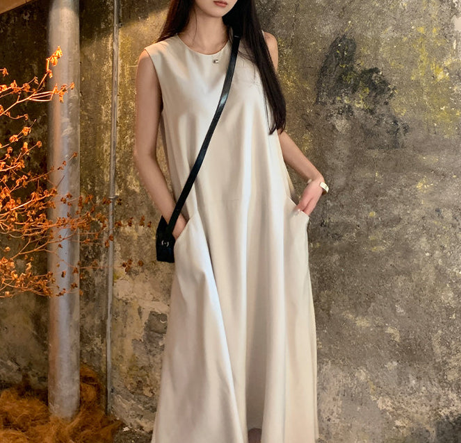 Noa minimalist dress (preorder)