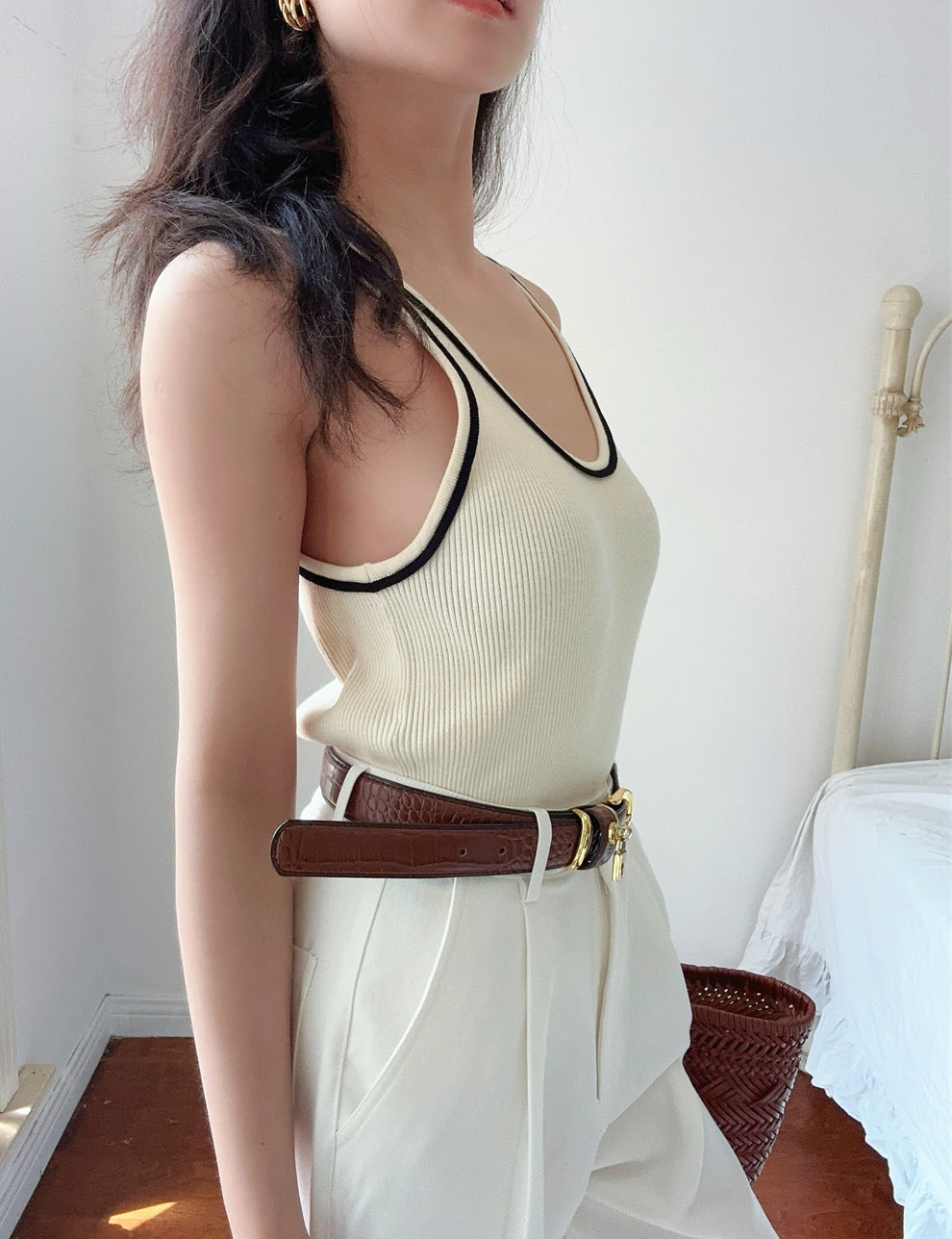 Haut à bordure monochrome (précommande/ 2 couleurs)