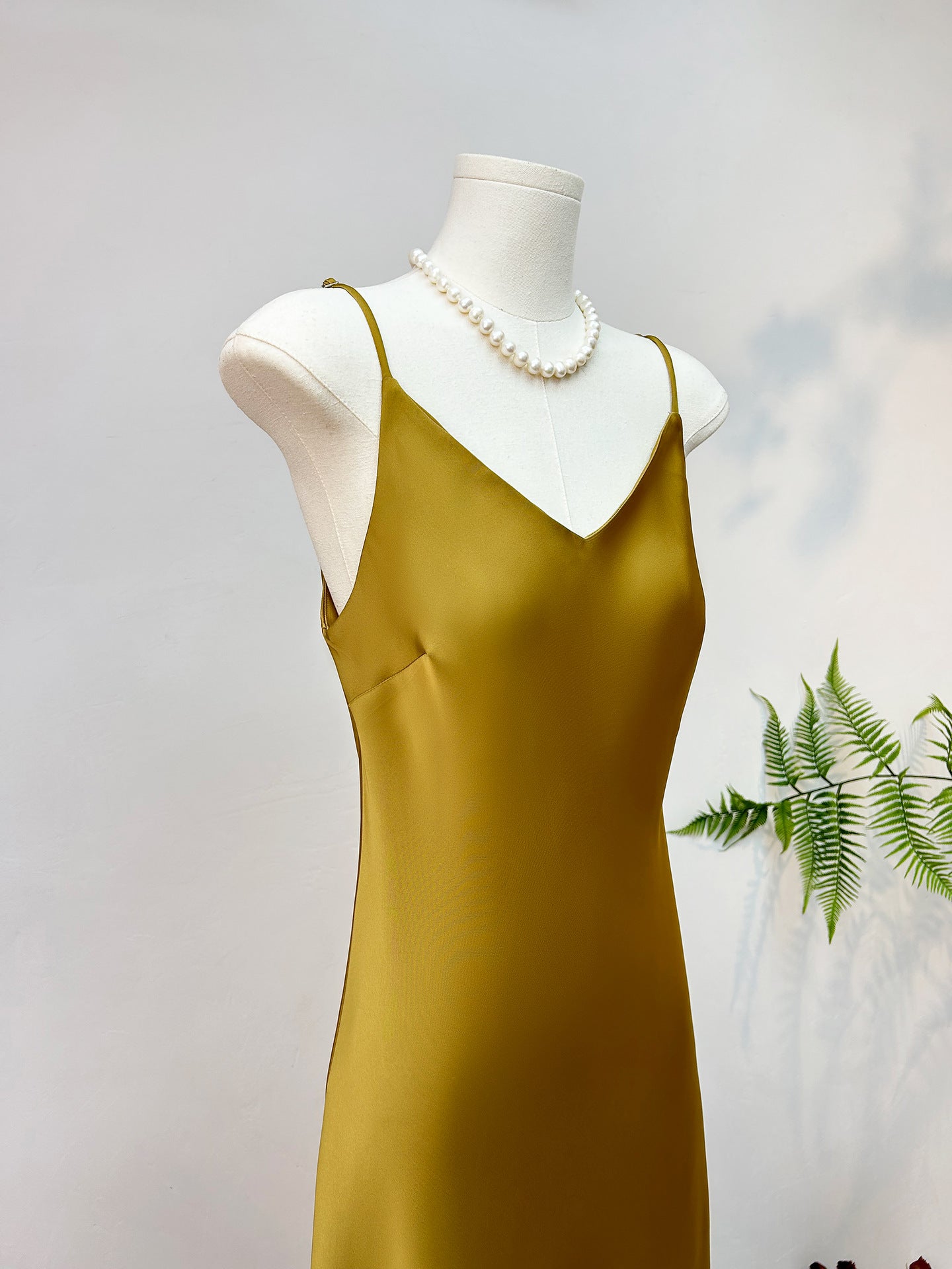 Base satin dress (ready stock in black (M)/ 3 colours)