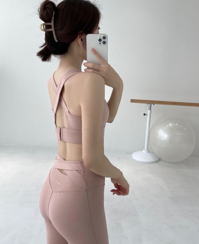 Peckaboo sports bra (ready stock in purple (S)/ 7 colours)