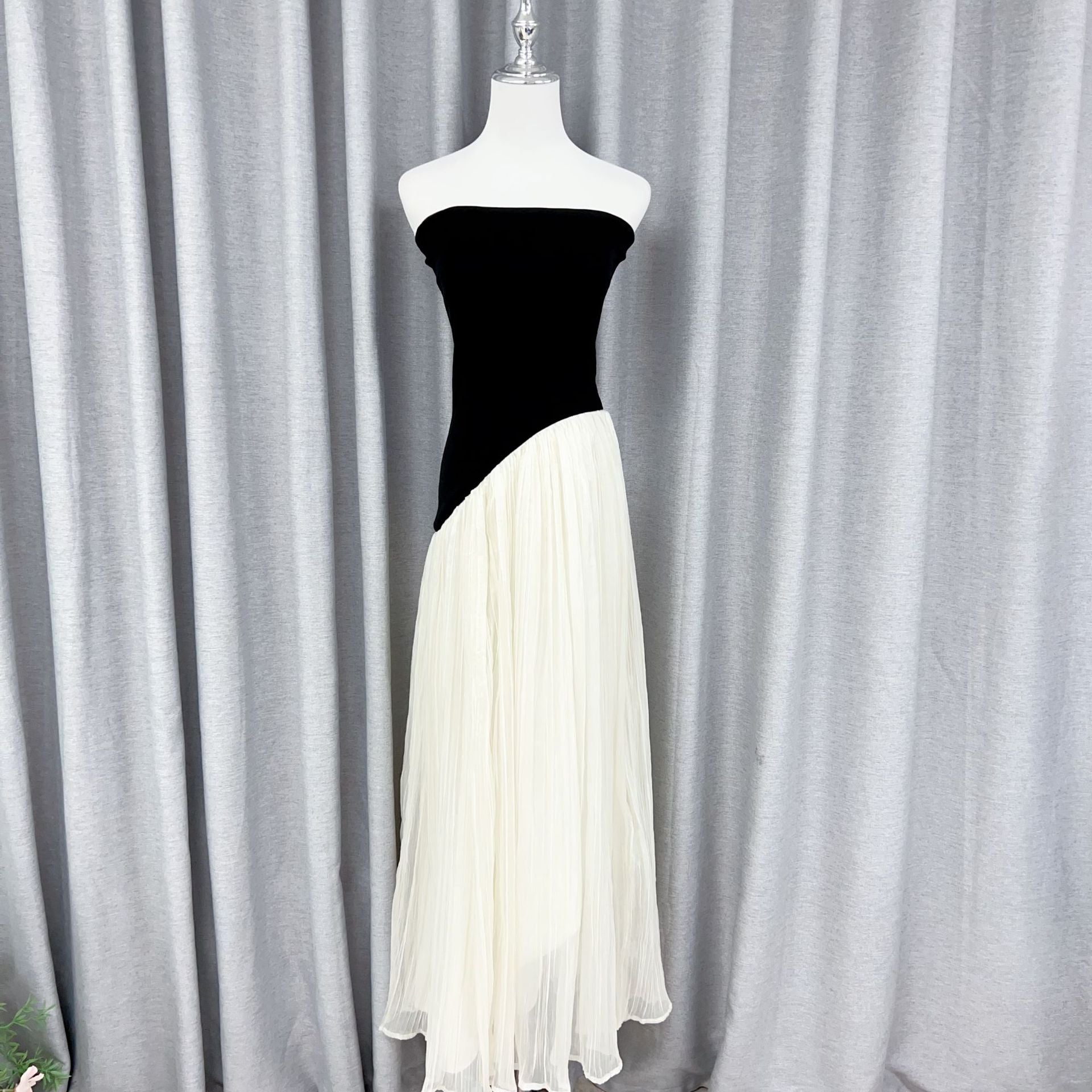 Monochrome maxi dress (preorder)