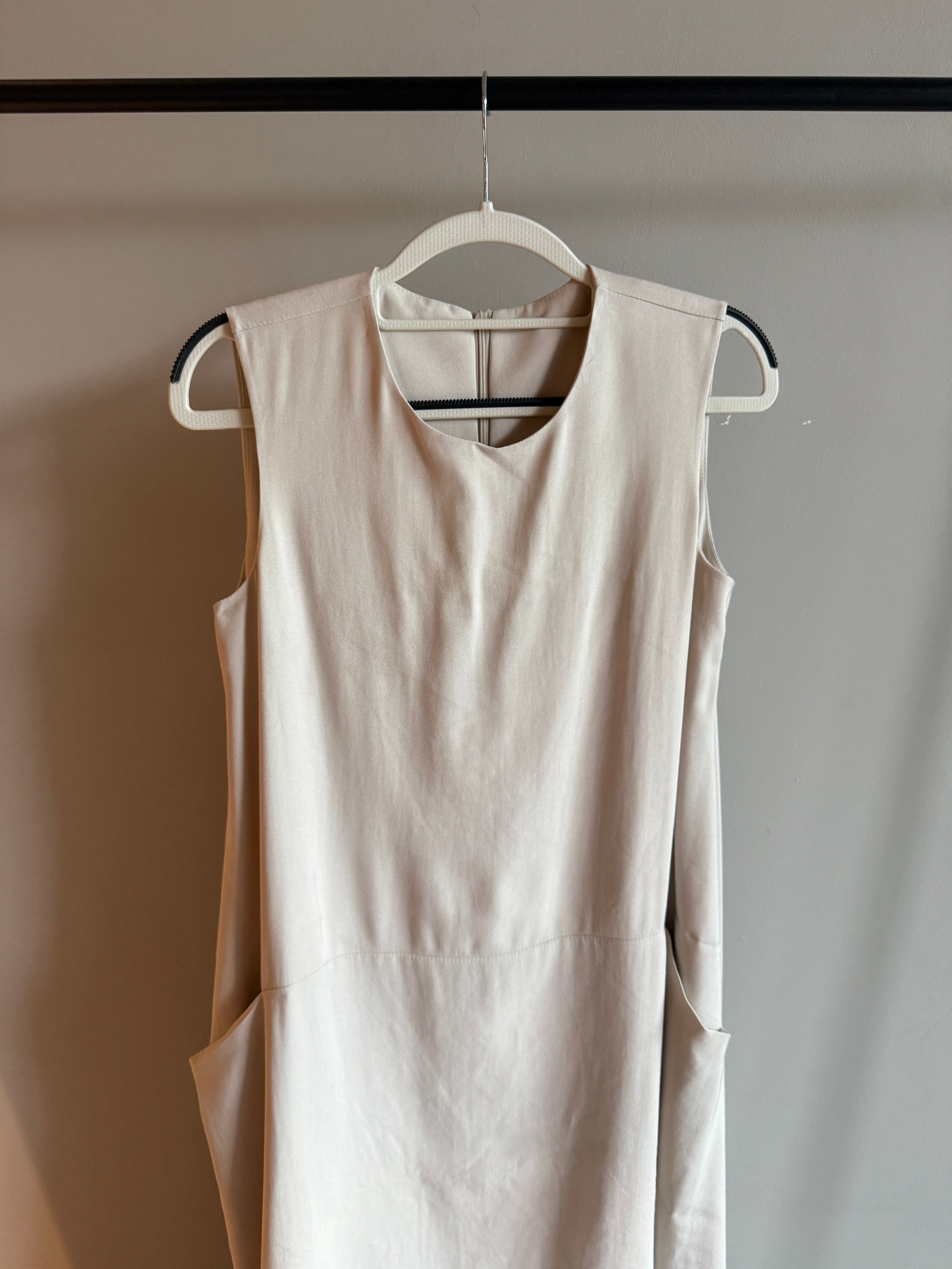 Noa minimalist dress (preorder)