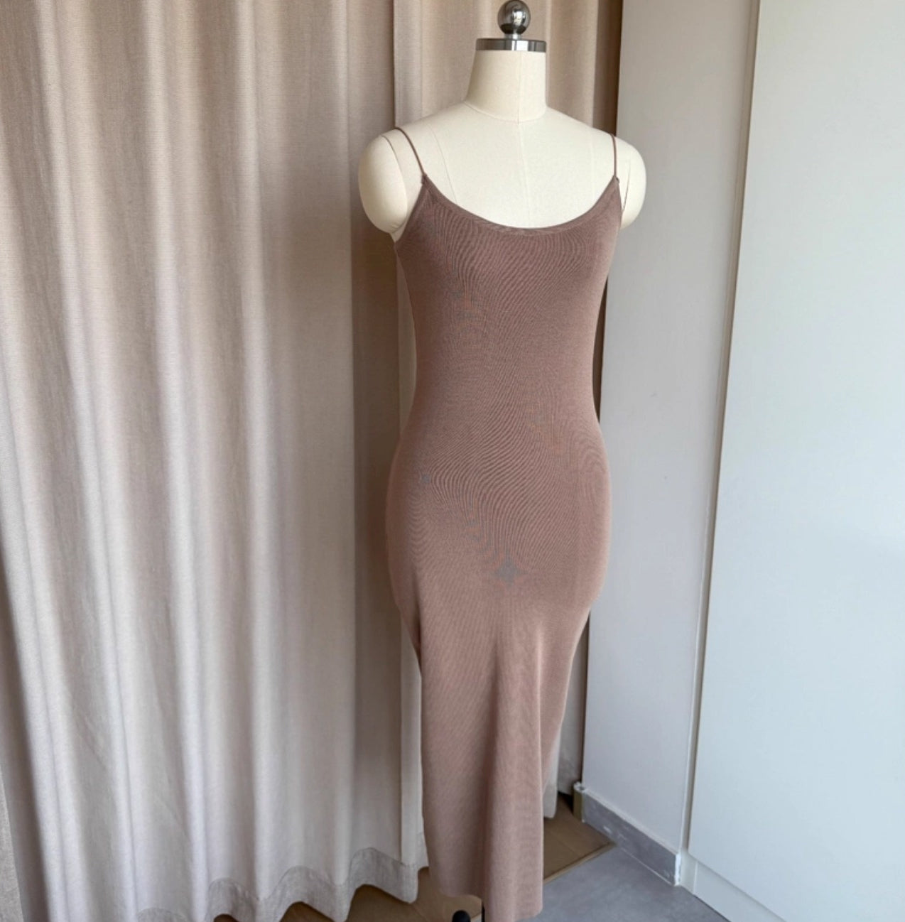 Robe en maille runique (précommande / 2 couleurs)